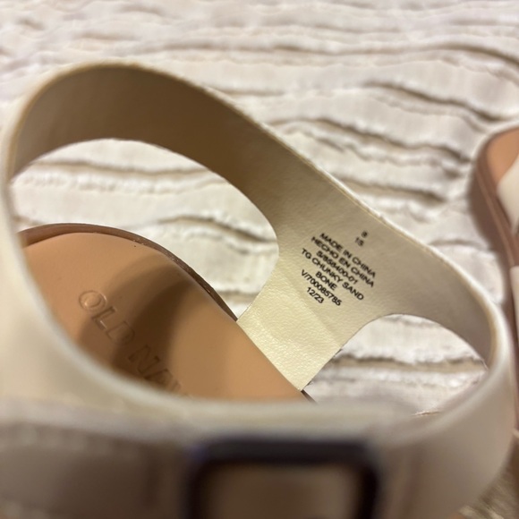 Old Navy Sandals Scalloped Cream Tan Toddler Baby Girl Shoe Size 8 LIKE NEW - Picture 8 of 8